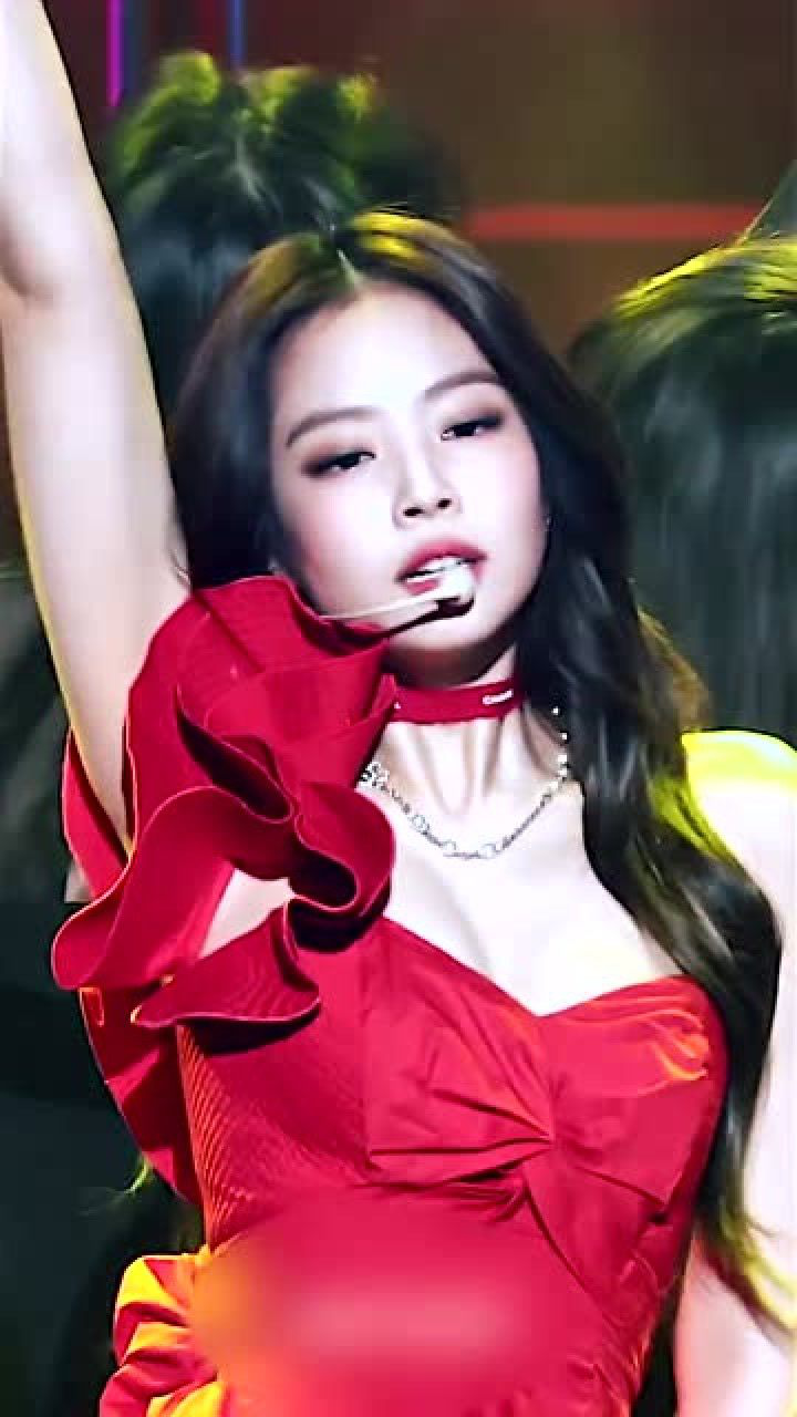 jennie的solo名场面,大红裙那次,真的是超爱啊