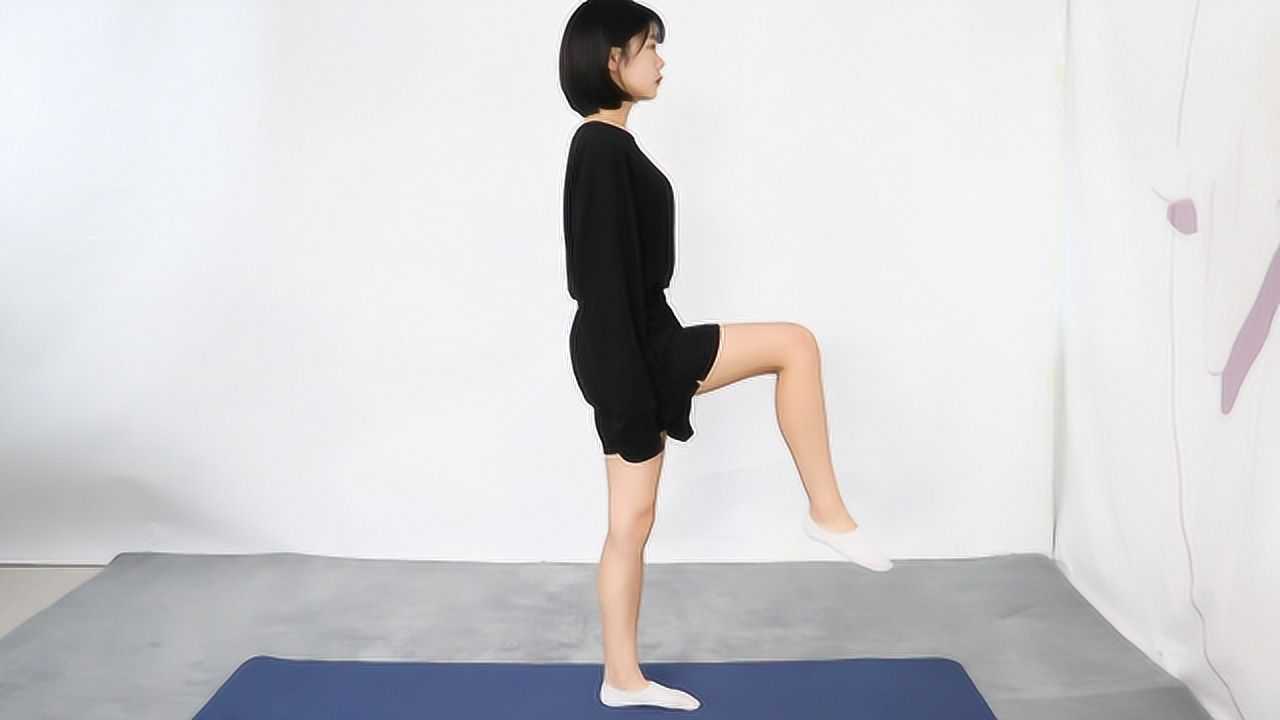 单腿平衡站立伸展图片