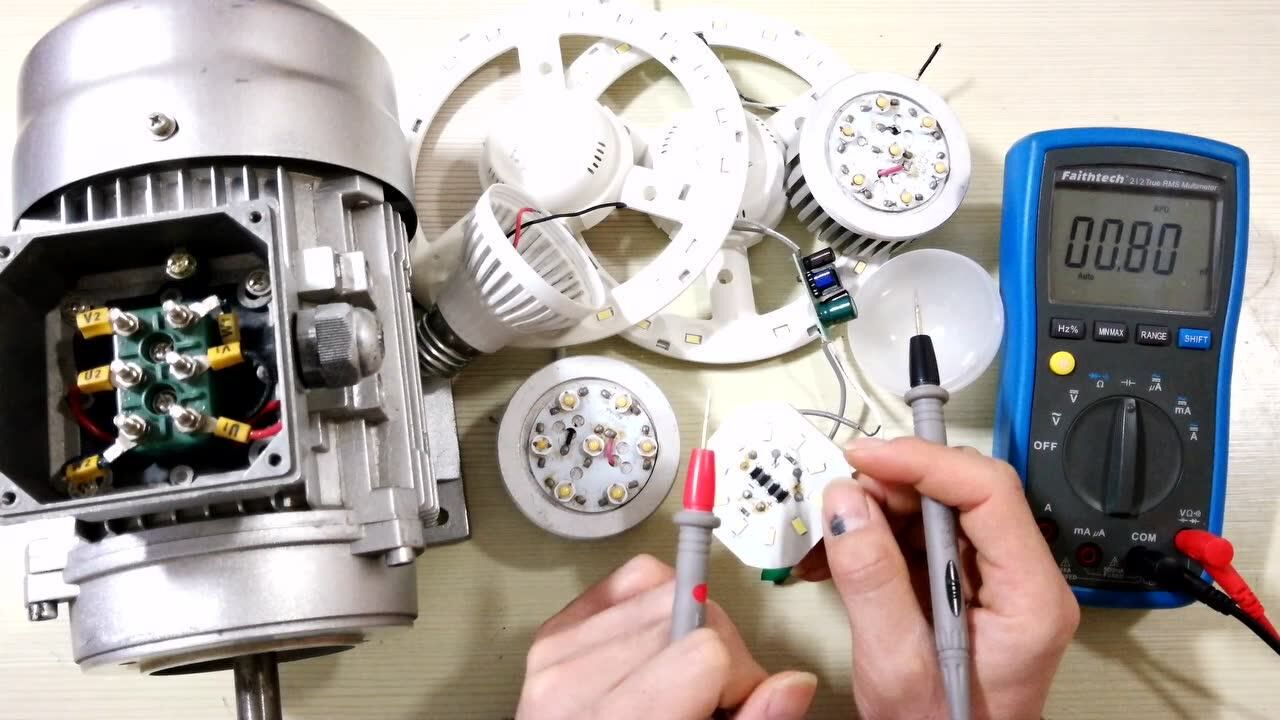 led灯用着用着不亮了,是这里坏了,几毛钱的配件,修一修就能用