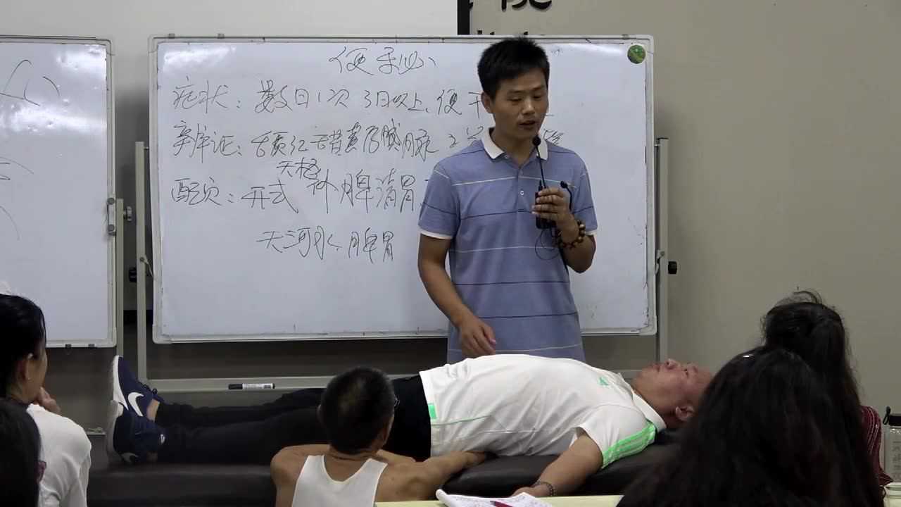 李现五-小儿推拿-腹部颤法.