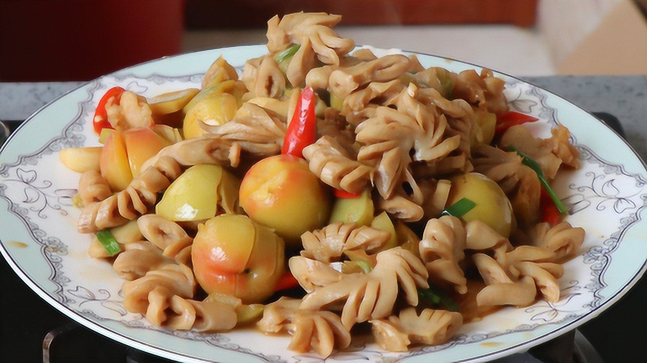 又到吃李子的季节,跟花肠爆炒有吃过的吗?