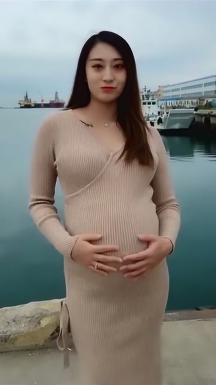 孕妇挺着大肚子还要图片