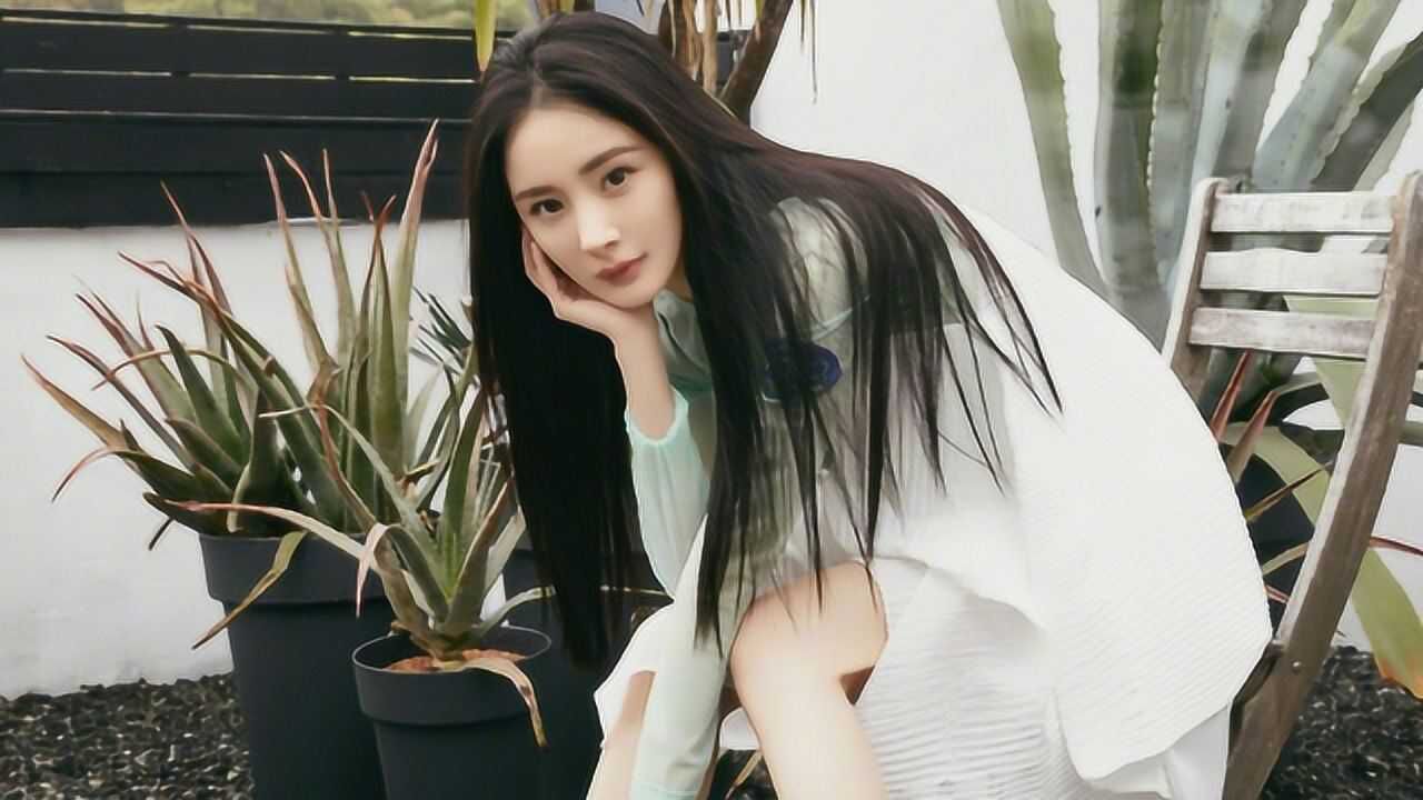 杨幂仙人掌写真清新靓丽 皱纹纸裙搭洞洞鞋时尚感满分_高清1080p在线