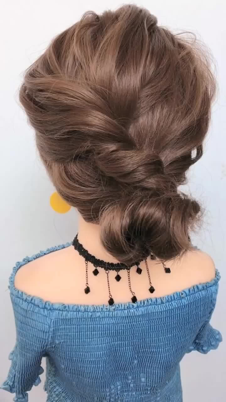 简单易学的低丸子头谁扎谁好看尽显高贵优雅气质