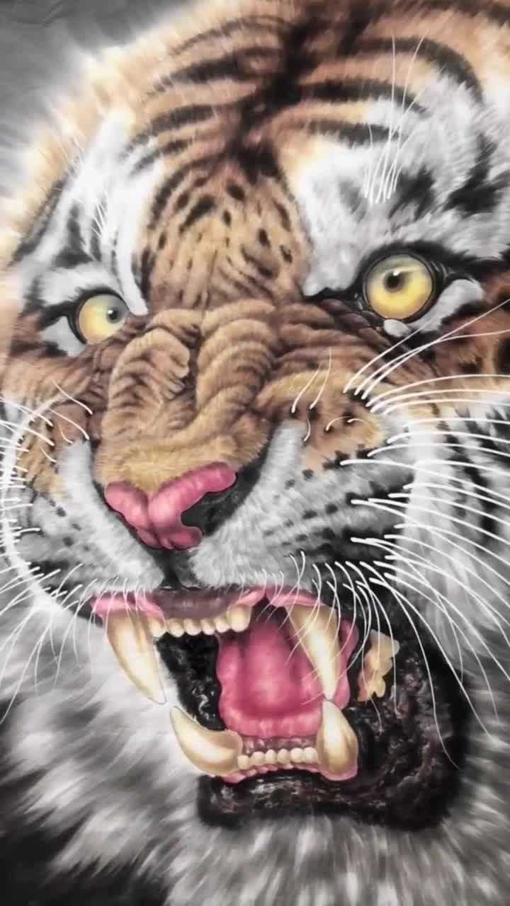 美女工笔画一幅虎头画画的好有气势