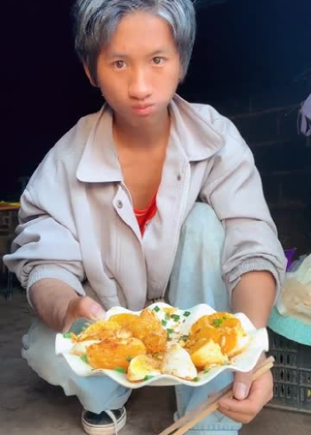 农村小黑哥凉拌橙子开吃