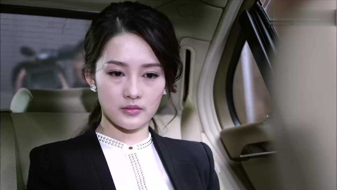 千金归来富家女在家被父亲打脸上的掌痕太明显