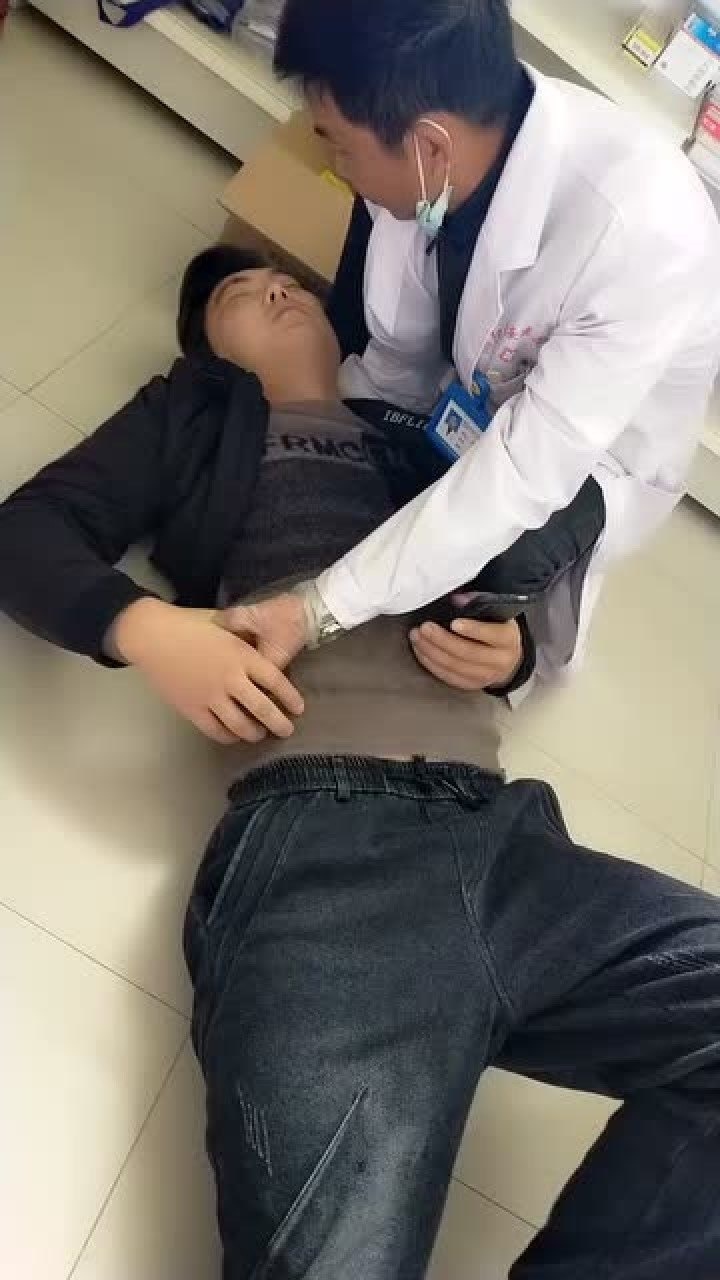 去医院之前老公说晕针,当时还不相信,当针扎下去的瞬间我信了!