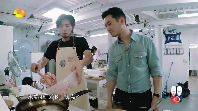 后厨乱作一团,高天鹤错把里脊当鸡肉,遭黄晓明怒斥