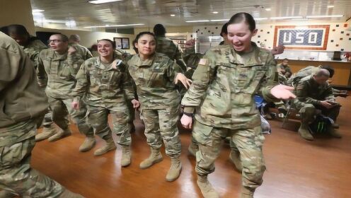 这就是美国女兵的真实情况，怀孕率居世界第一，夜晚不敢外出喝水