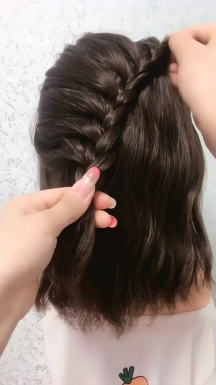 中长发一定要做的编发,头顶斜扎蓬松发型,小姐姐手太巧了