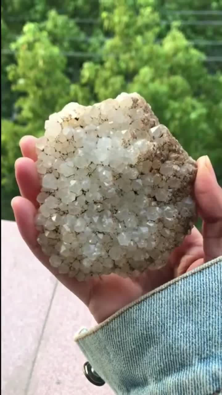 戈壁滩捡来的天然石晶莹剔透真的好漂亮感觉能卖个好价钱