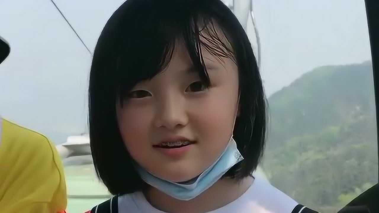 韩甜甜在缆车上唱歌,她的嗓子好像被天使吻过一样,歌声就如同她的名字