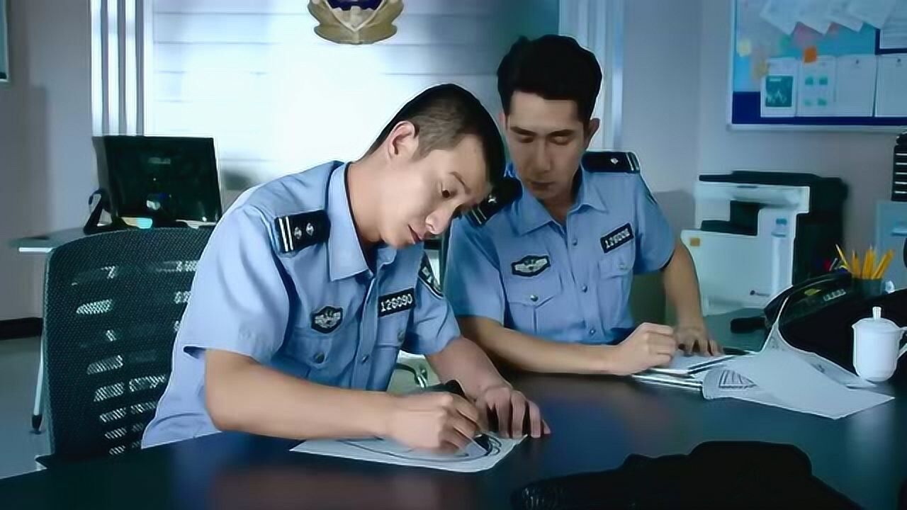 两个警察笑表情包图片