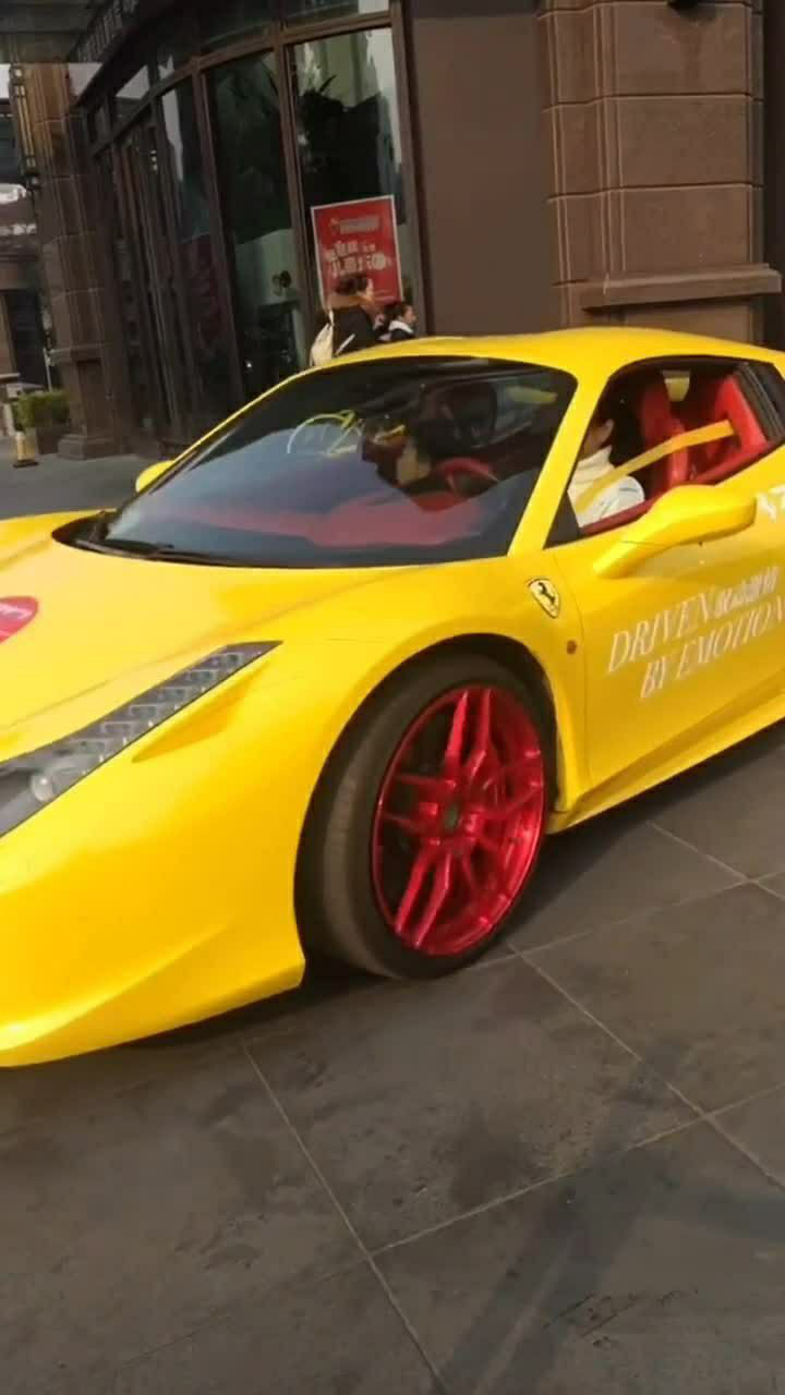 霸气十足的黄色跑车车队,真的是太帅了,男人的梦想