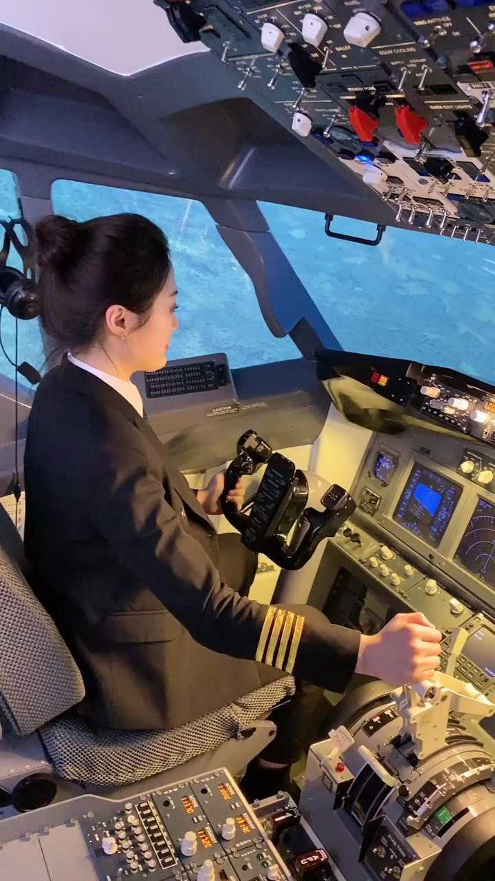 这么漂亮的女机长谁见过