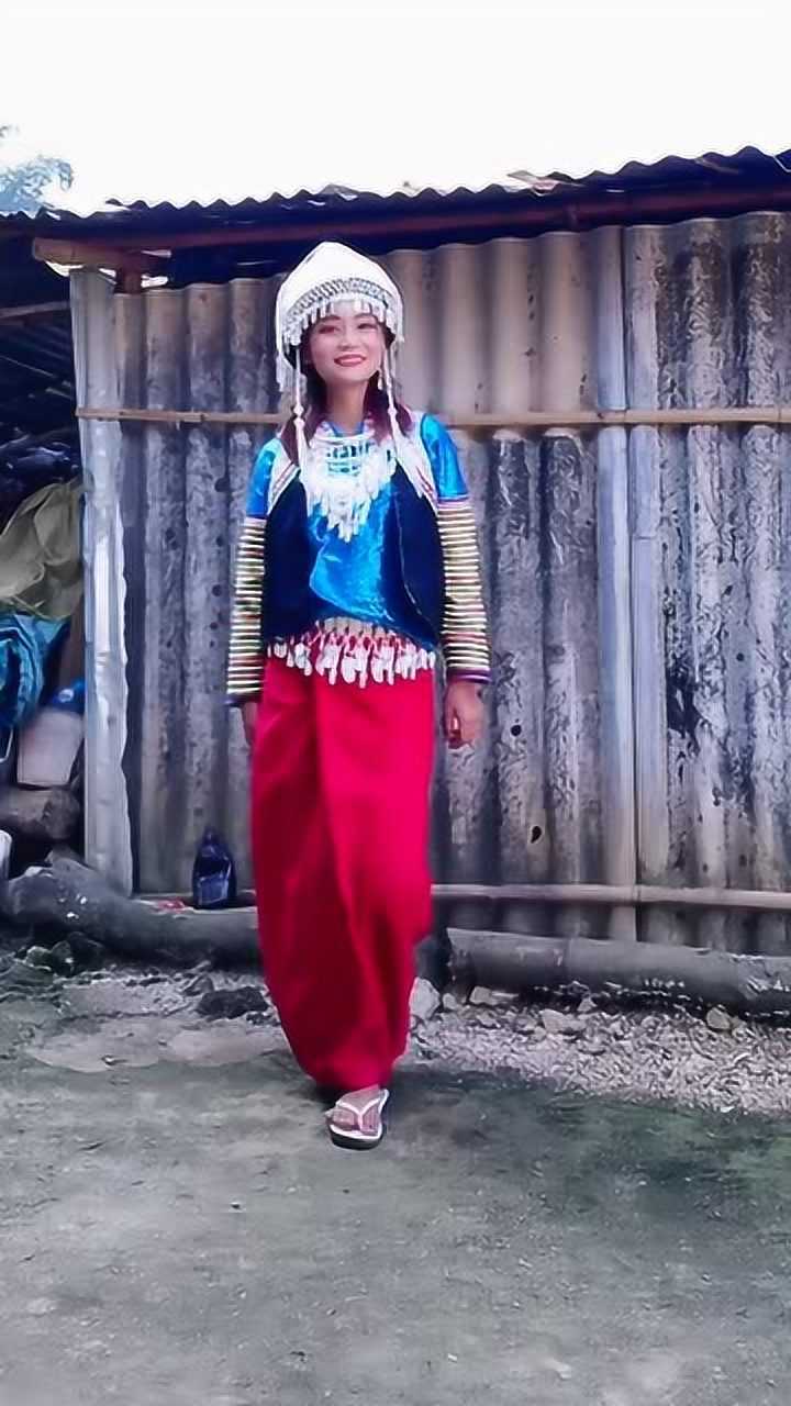 这就是缅甸苗族姑娘,走路婀娜多姿,简直就是完美