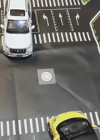 通过有道路中心圈的路口要注意的事项