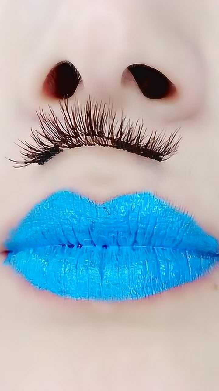 嘴巴上接个大睫毛太搞笑了男朋友都忍不住了