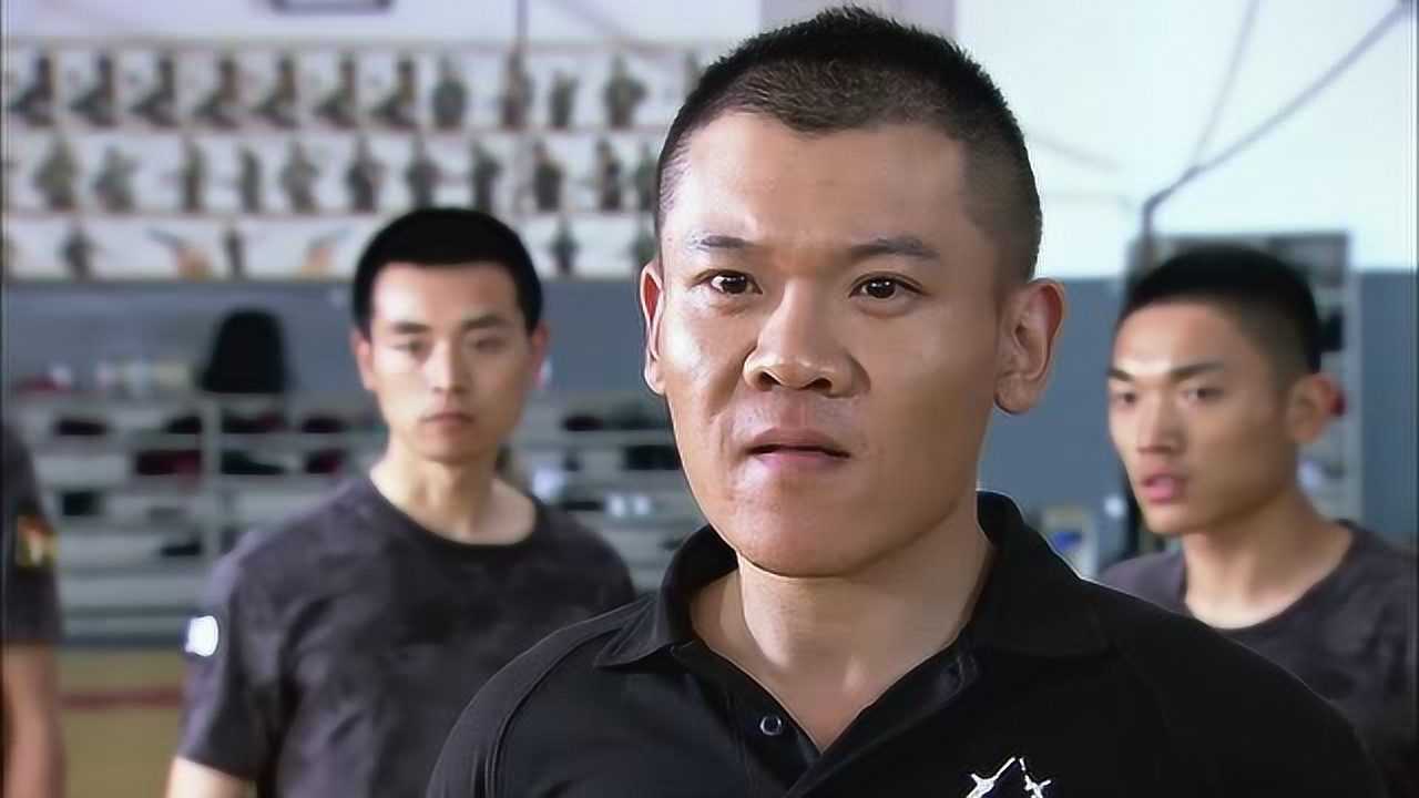 特警力量:教官教训何苗,竟然还要2打1,真是够欺负人