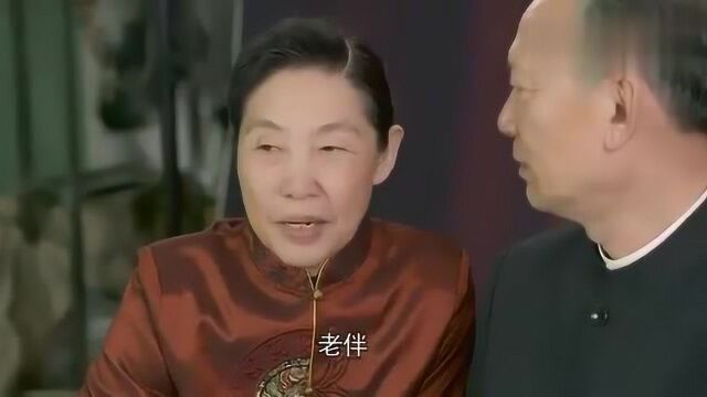 经典影视:老教授知道自己时日不多了,补偿老伴结婚照!