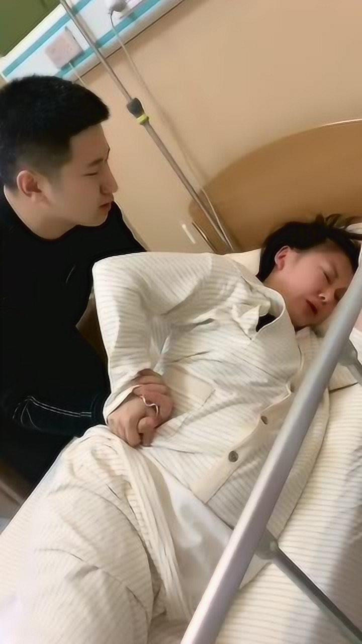 美女将临产,在床上打滚,这种疼只有女人会懂?