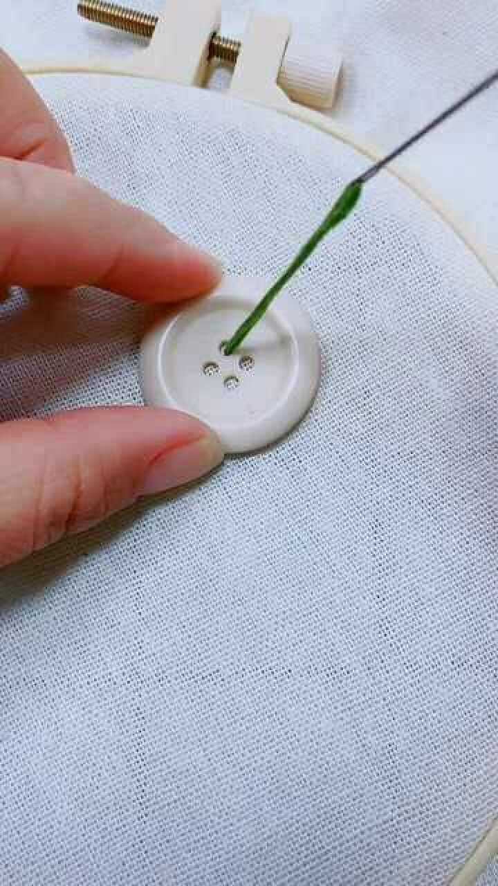 纽扣的两种缝法,这样缝起来太好看了,喜欢