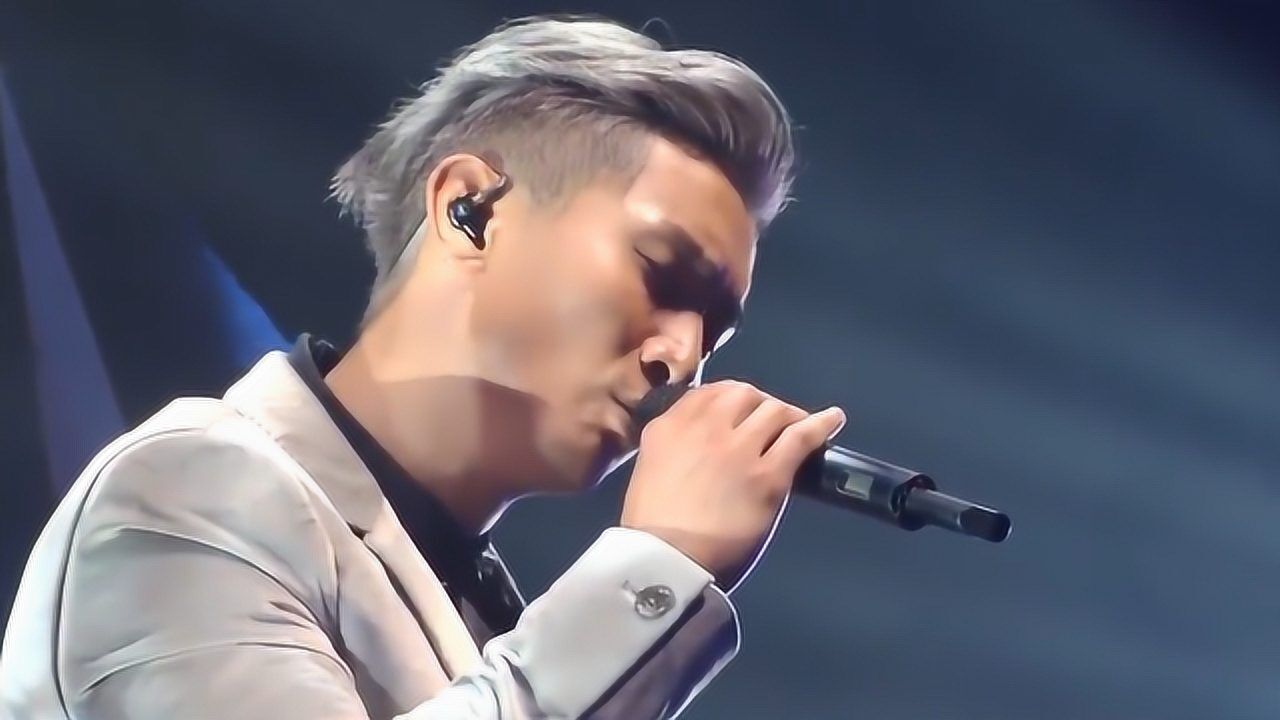 陈柏宇演唱经典的你瞒我瞒唱出了不少失意中情侣的心声