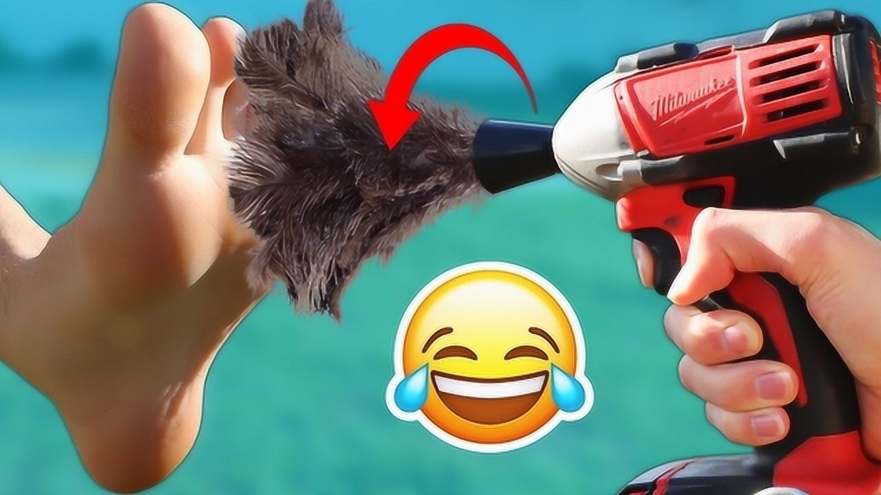 国外小伙发明“挠痒痒”神器，一挠一个准，全程被戳中笑点！_高清