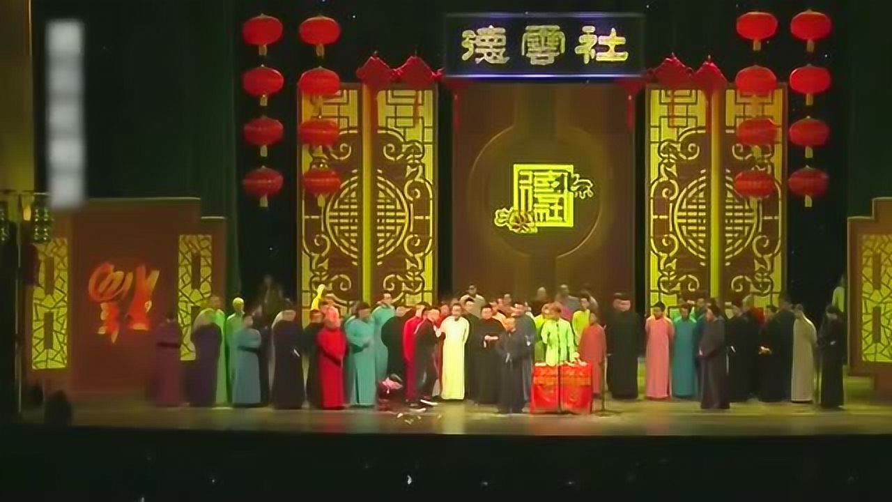 德云社:全员集合,观众送给成员一个帽子,戴上太可爱