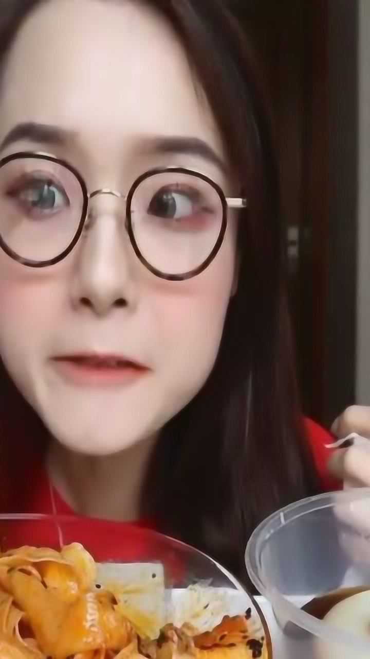 吃播哎呦阿尤吃酸辣面条吃相真可爱看饿了