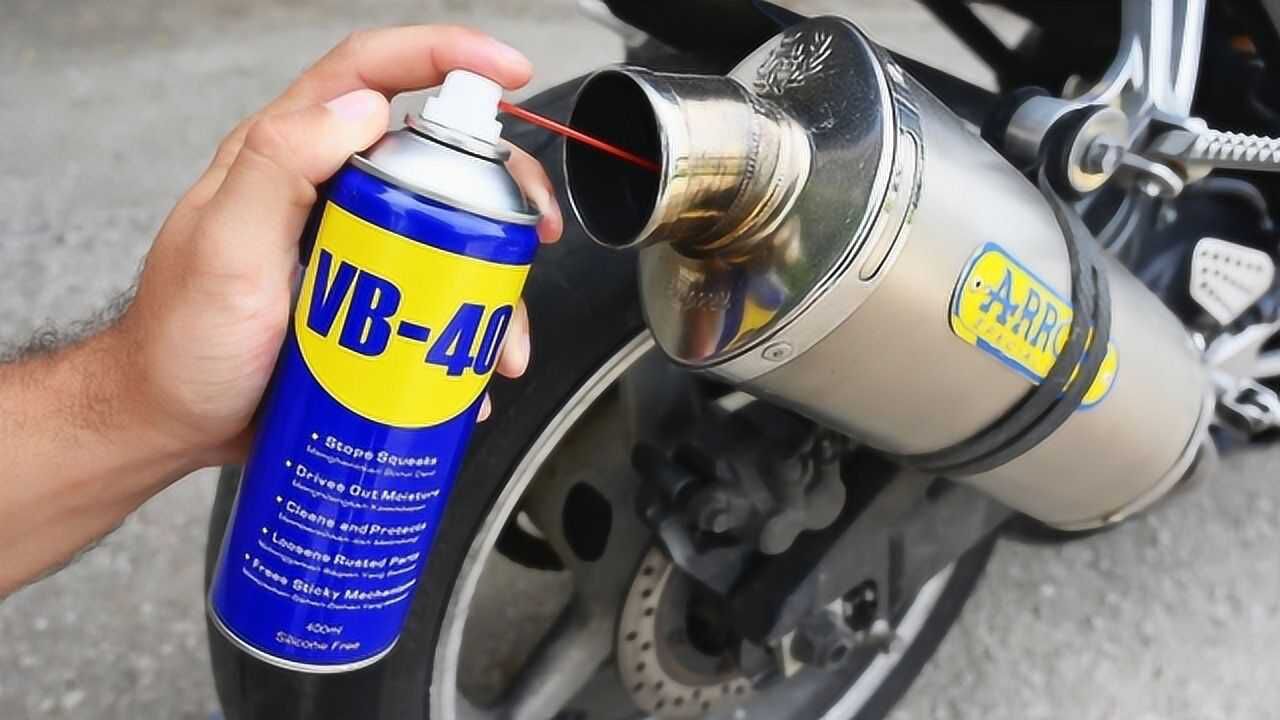 把除锈剂倒入摩托车排气管会怎样?老外亲测,场面招架不住!