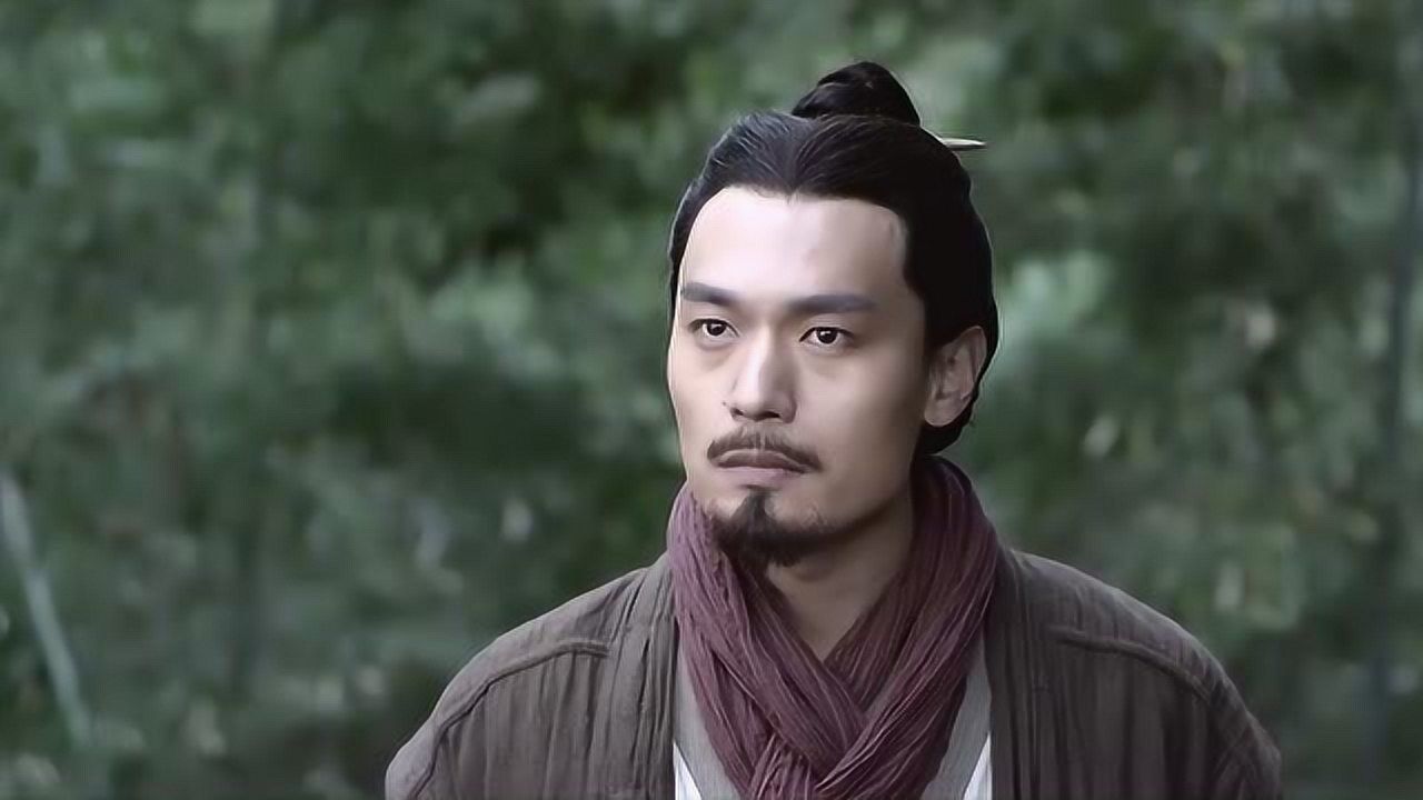 大侠背着孩子回家不料发现屋里异常安静立马提高警惕