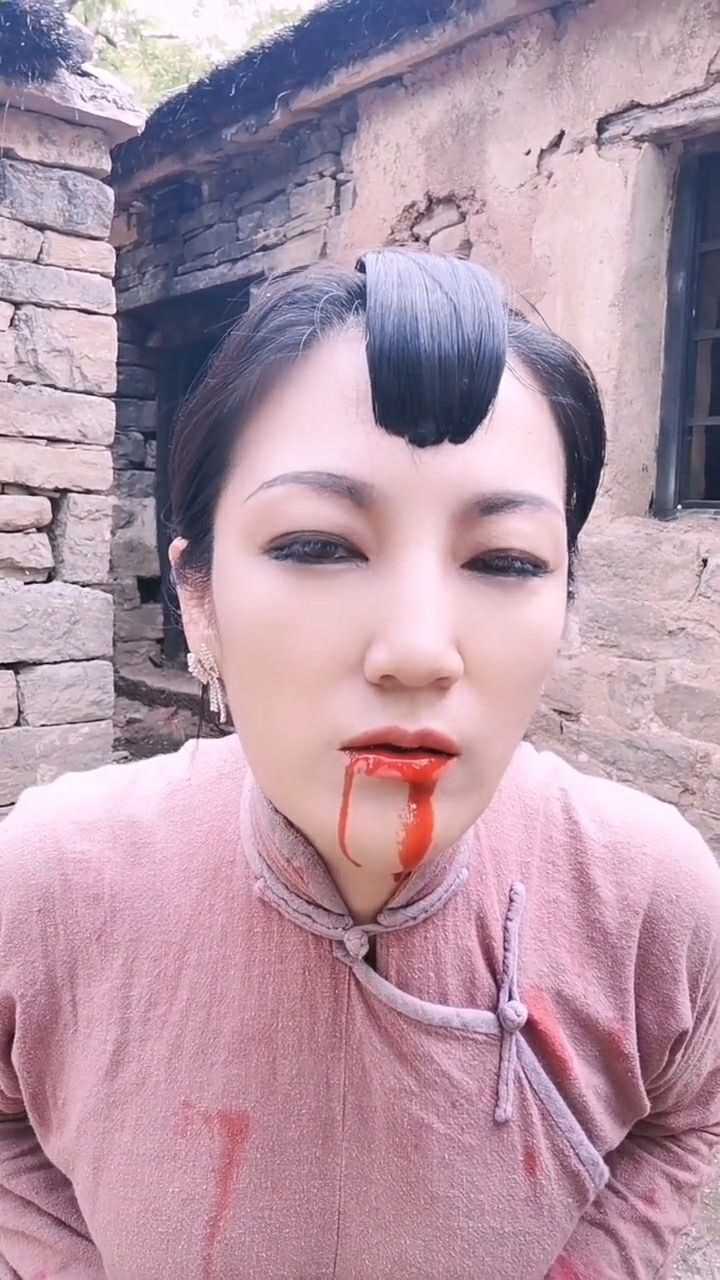 美女吐血图片