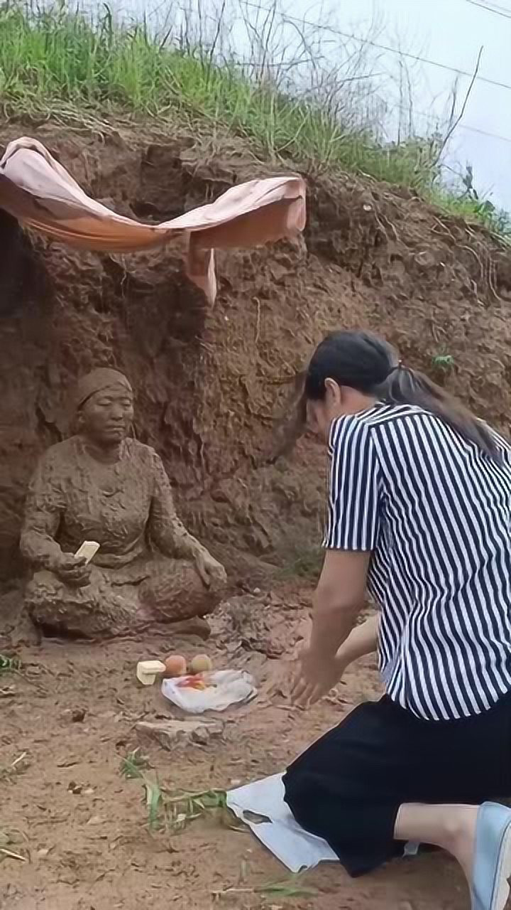 跪天跪地跪父母,你这跪的是泥菩萨吗难怪吓死你