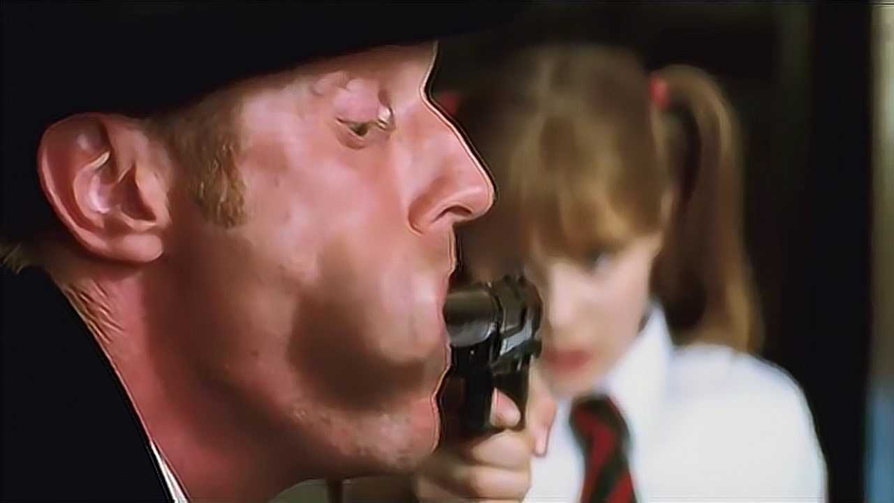 美国父亲为了复仇,竟用枪对准自己女儿,把女儿训练成顶级杀手