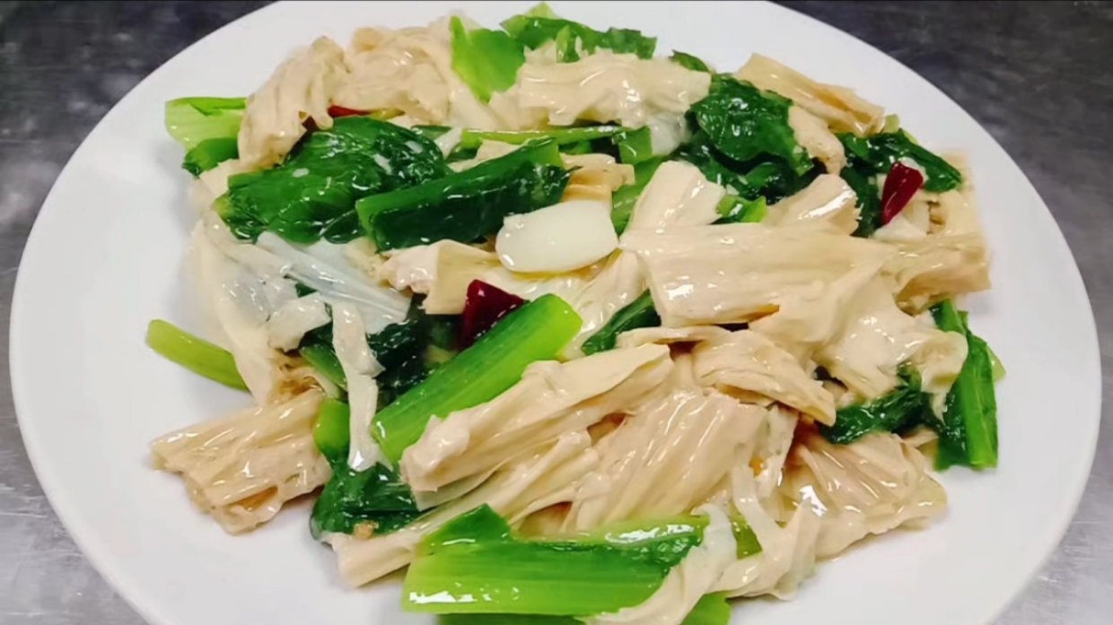 夏季要常吃这道菜,大厨教你青菜烧腐竹的小技巧,下饭下酒都适宜