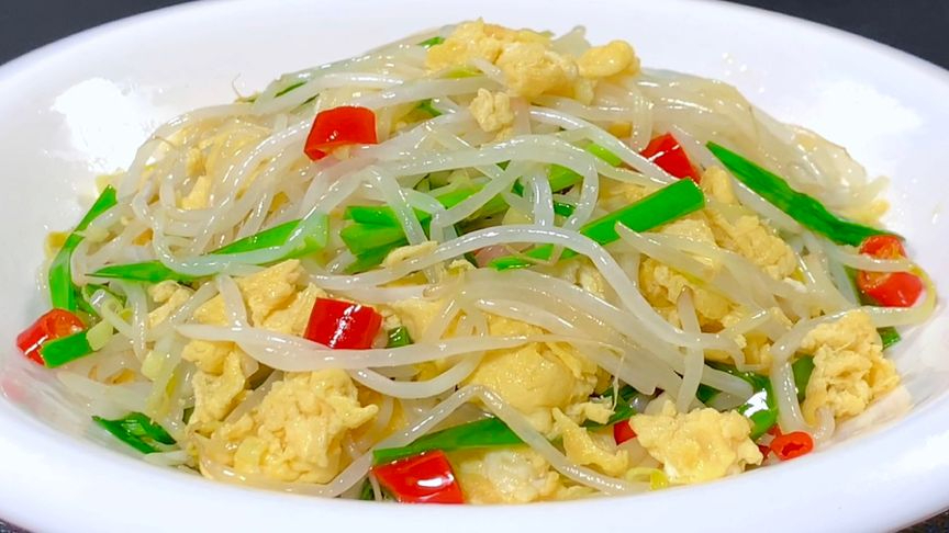 豆芽韭菜炒鸡蛋好吃有诀窍,光哥教你一招,清脆爽口不发黑,美味