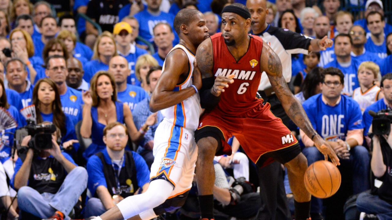 【体坛名场面】nba总决赛经典战役,詹姆斯天神下凡打爆雷霆三少,夺