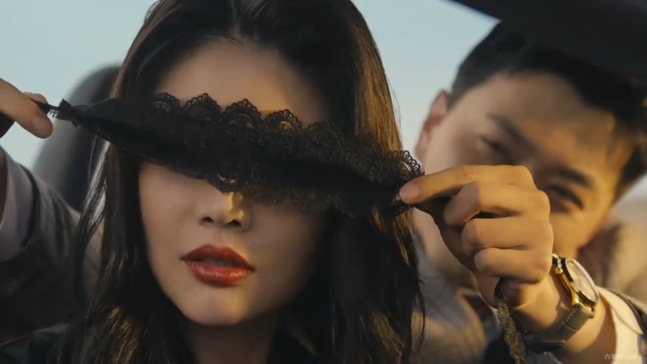 女卧底羊入虎口,结果一招化险为夷