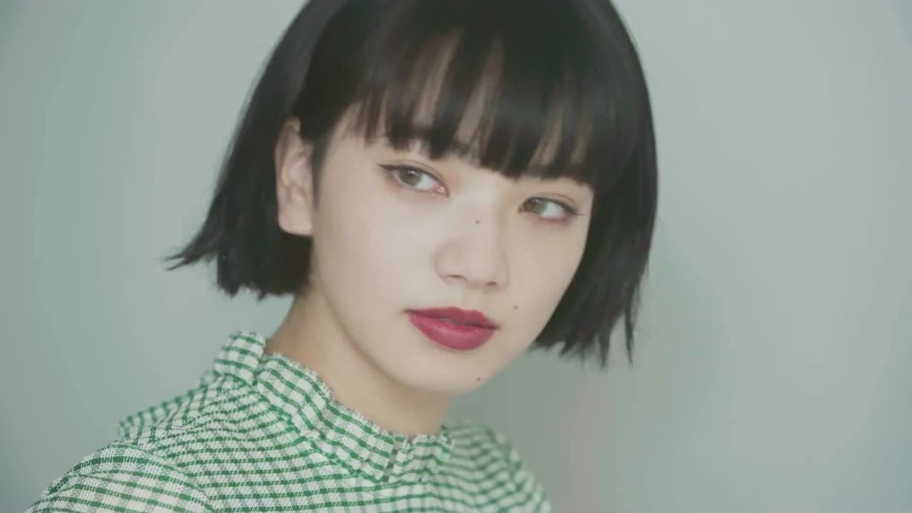 日本超人气模特小松菜奈广告花絮气质出众的短发女生美若天仙