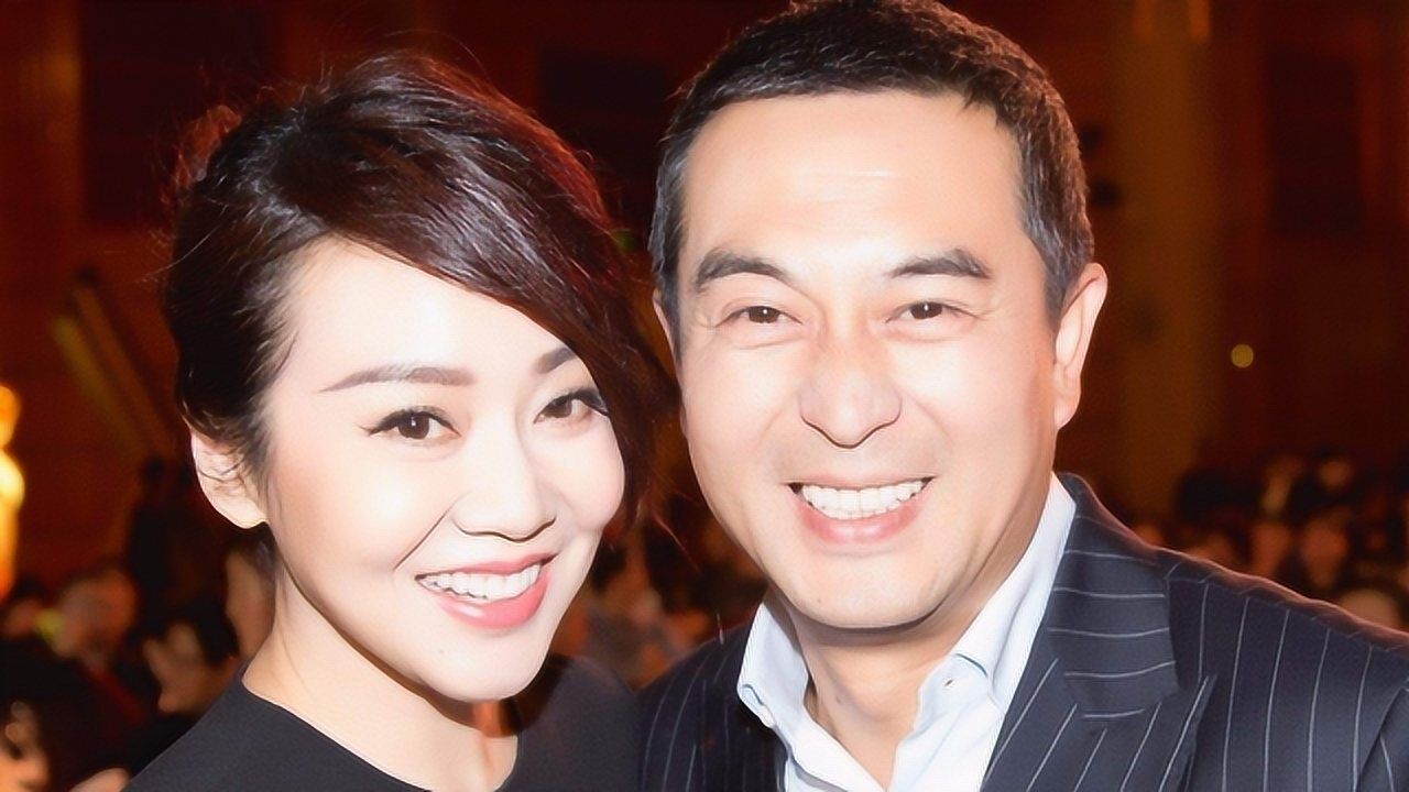 張嘉譯隱藏17年老婆曝光沒想到長這般模樣網友難怪沒公開