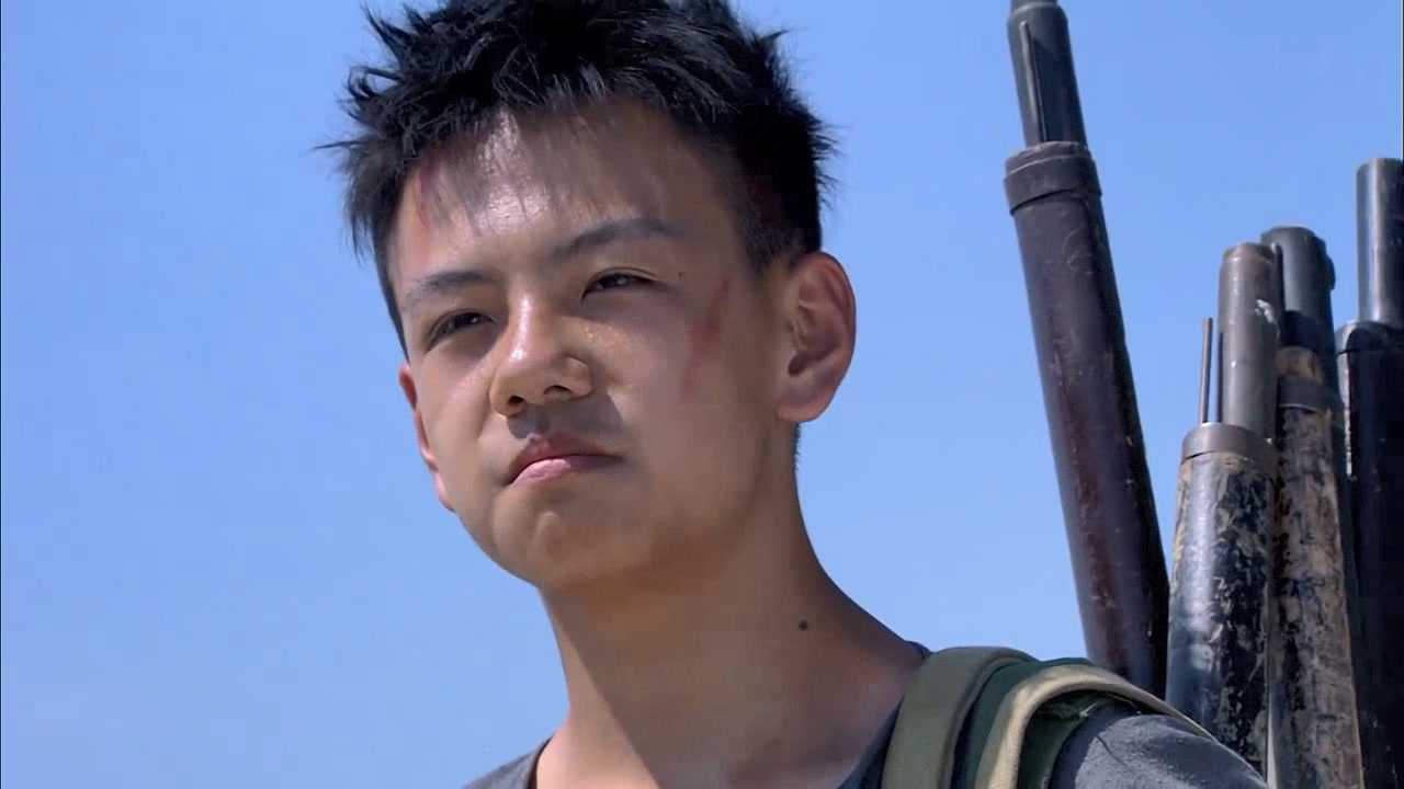 铁血红安少年英雄志气壮危机时刻镇守山头勇敢击退敌人