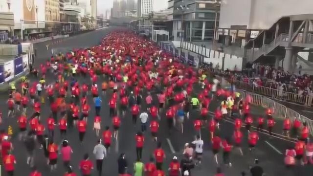 南昌国际马拉松鸣枪开跑!19个国家的2.5万名跑友参与 现场极为震撼!