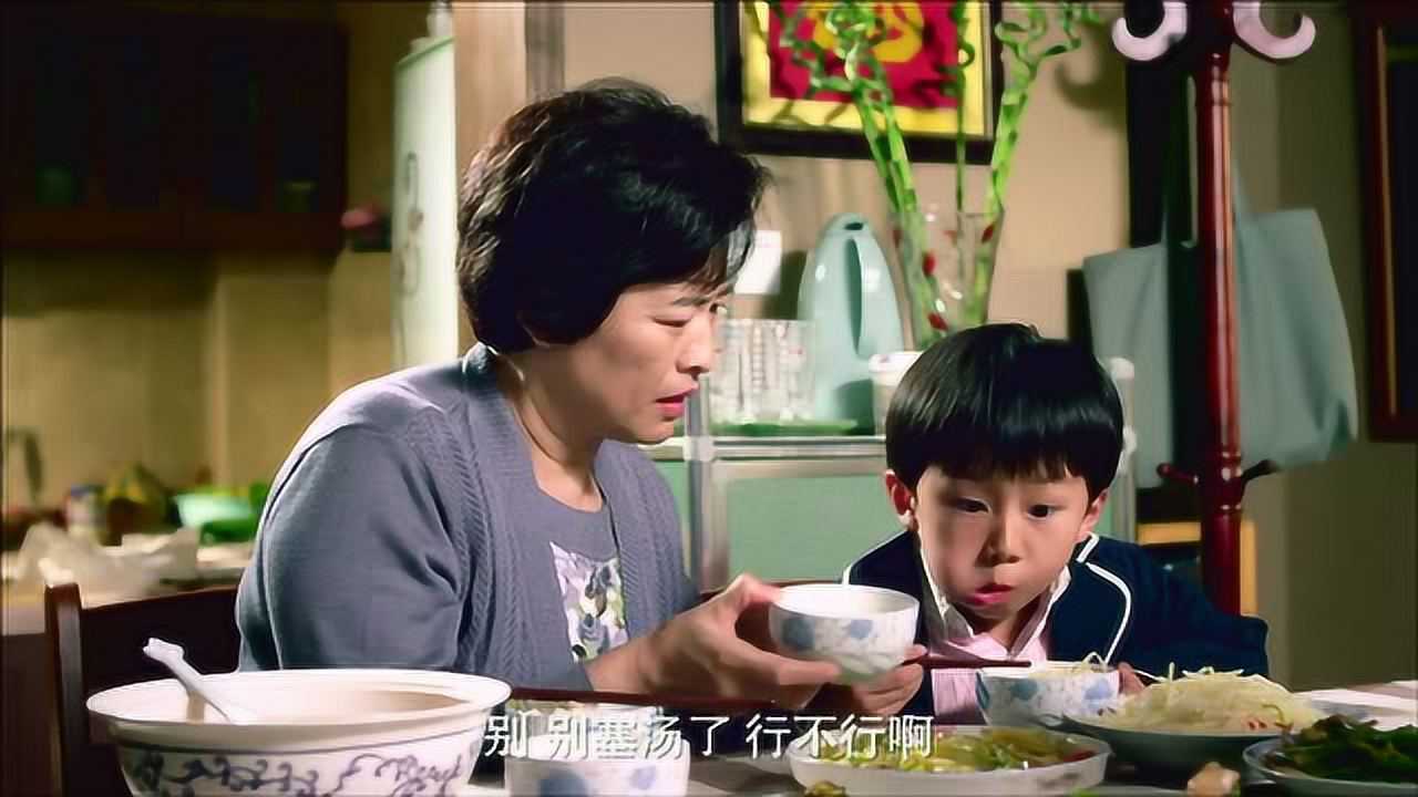 无贼段益看到肉就狼吐虎咽的这是被爸妈饿了几天太可怕