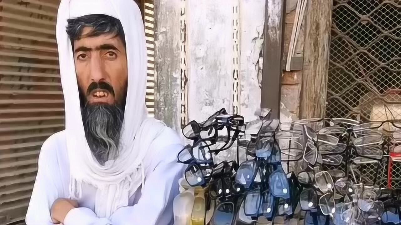 这个巴基斯坦男人像不像埃及木乃伊,简直瘦的皮包骨头,太吓人了!