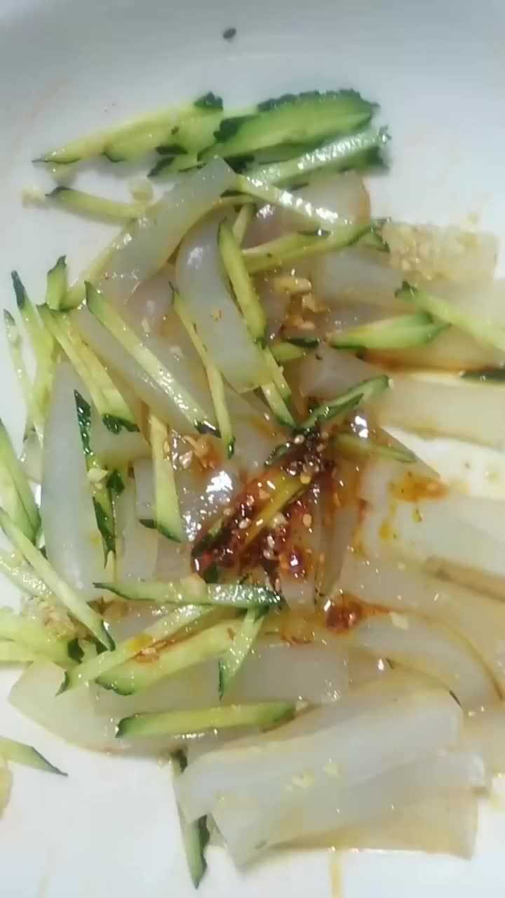 夏季必备爽口开胃美食,凉拌绿豆粉做法!