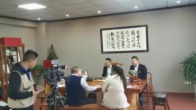 CCTV《信用档案》栏目摄制组专访华建栈道董事长黄国华