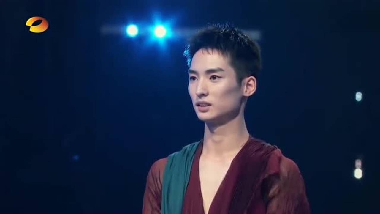 舞蹈风暴:李响表演古典舞行者,现场狂欢不断!