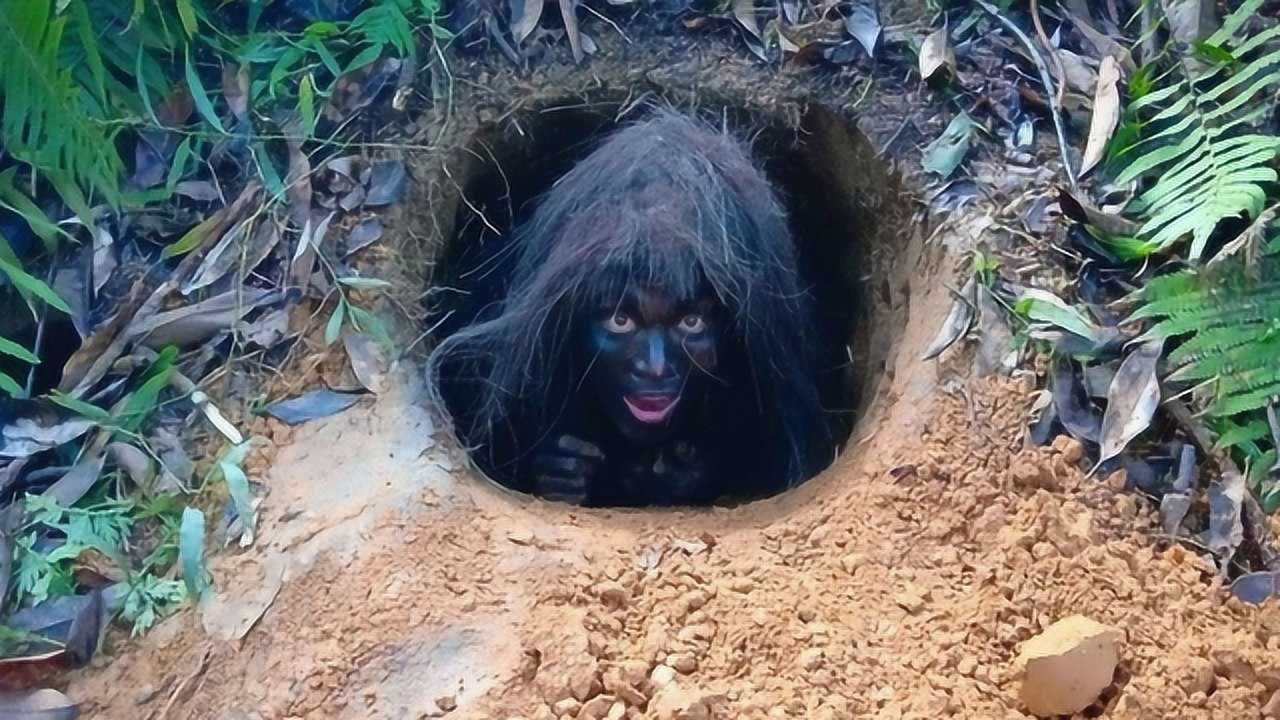 老外意外发现野人,镜头拍下野人生存全过程,绝不是你想的那样!